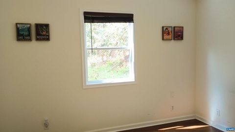 Single Family Residence in Roseland VA 1631 Cow Hollow Rd 26.jpg