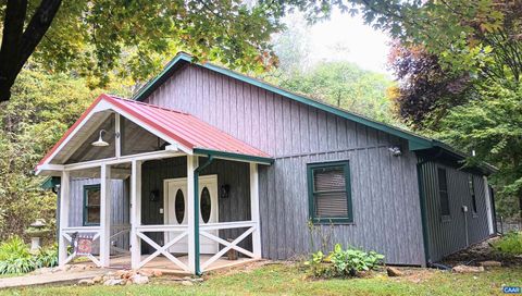 Single Family Residence in Roseland VA 1631 Cow Hollow Rd 3.jpg