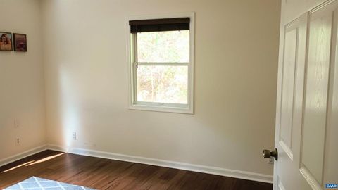 Single Family Residence in Roseland VA 1631 Cow Hollow Rd 25.jpg