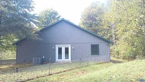 Single Family Residence in Roseland VA 1631 Cow Hollow Rd 5.jpg