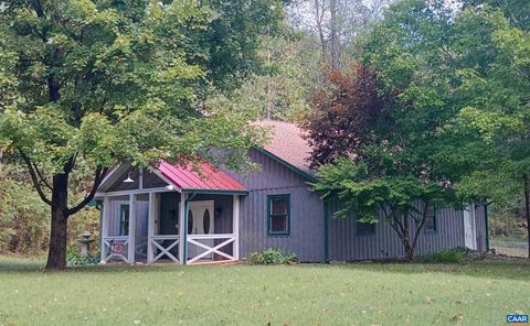 Single Family Residence in Roseland VA 1631 Cow Hollow Rd 4.jpg