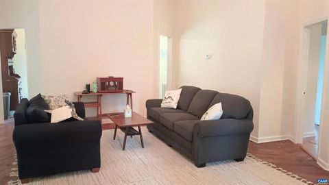 Single Family Residence in Roseland VA 1631 Cow Hollow Rd 11.jpg