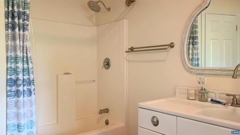Single Family Residence in Roseland VA 1631 Cow Hollow Rd 18.jpg