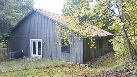 Single Family Residence in Roseland VA 1631 Cow Hollow Rd 8.jpg