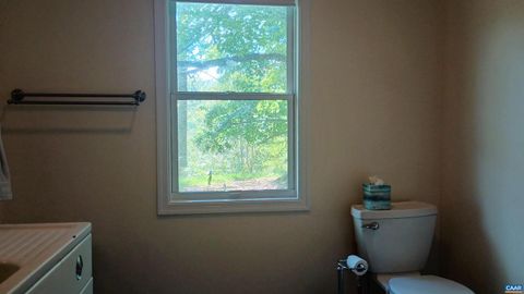 Single Family Residence in Roseland VA 1631 Cow Hollow Rd 19.jpg