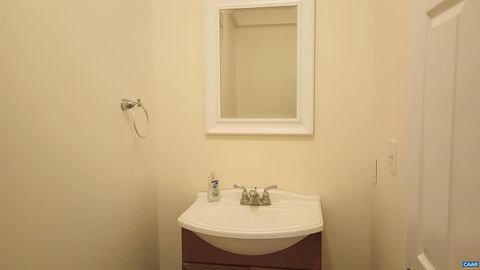 Single Family Residence in Roseland VA 1631 Cow Hollow Rd 45.jpg