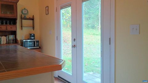 Single Family Residence in Roseland VA 1631 Cow Hollow Rd 41.jpg