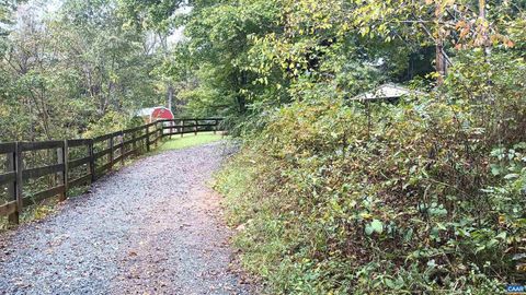 Single Family Residence in Roseland VA 1631 Cow Hollow Rd 60.jpg
