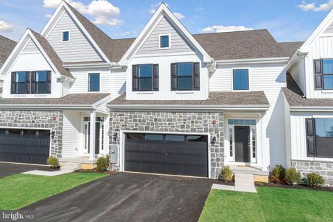 Townhouse in Newark DE 102 Leahy Drive Dr.jpg