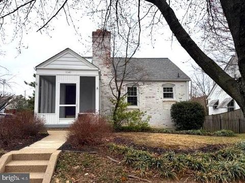 Single Family Residence in Arlington VA 1141 Stuart STREET.jpg