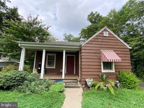 Single Family Residence in Alexandria VA 5814 Ridge View DRIVE.jpg