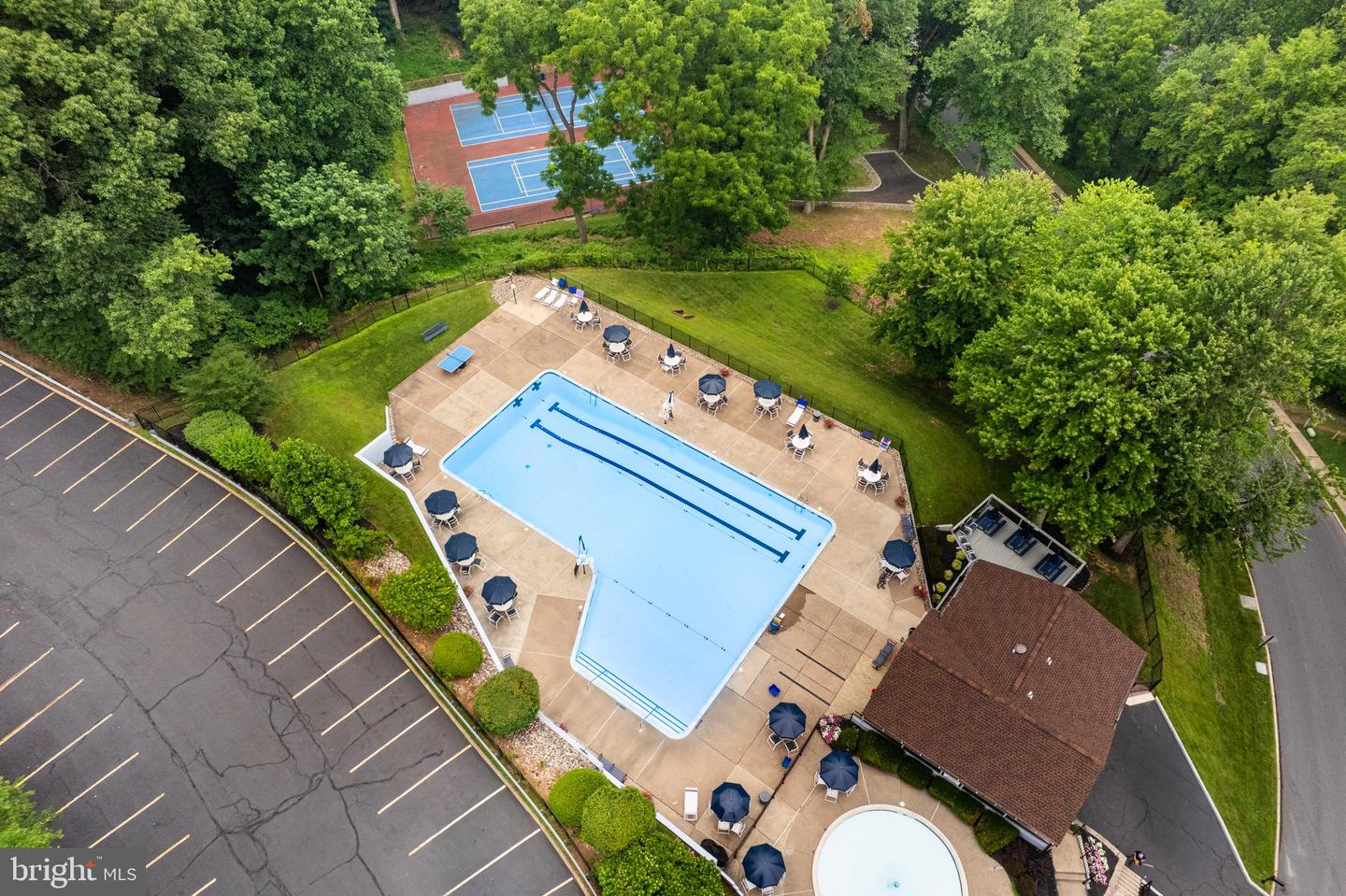 610 Valley Stream Cir, Feasterville Trevose, PA 19053 photo