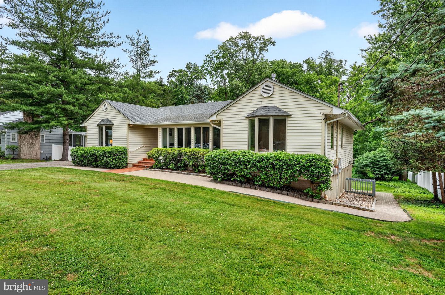 61 Broadripple Dr, Princeton, NJ 08540 photo