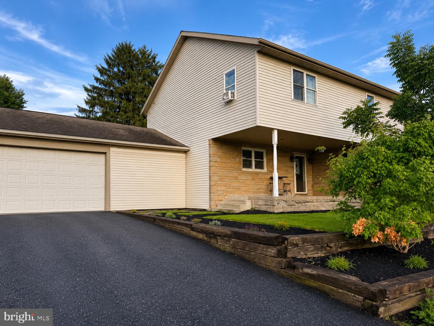 1686 Mapledale Rd, Elizabethtown, PA 17022