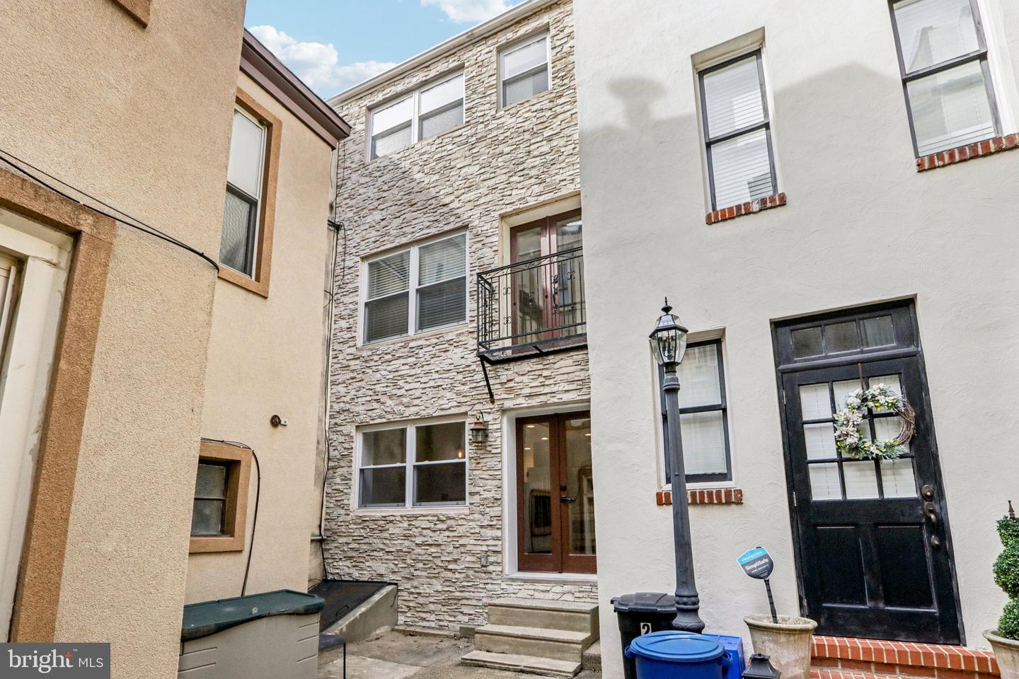 233 Brown St, Philadelphia, PA 19123