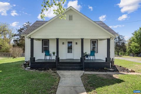 Single Family Residence in Stanardsville VA 400 Ford Ave.jpg