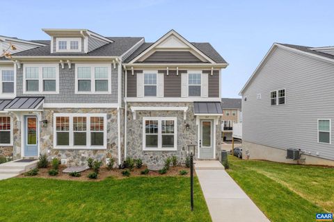 Townhouse in Charlottesville VA 10 Woodburn Rd.jpg
