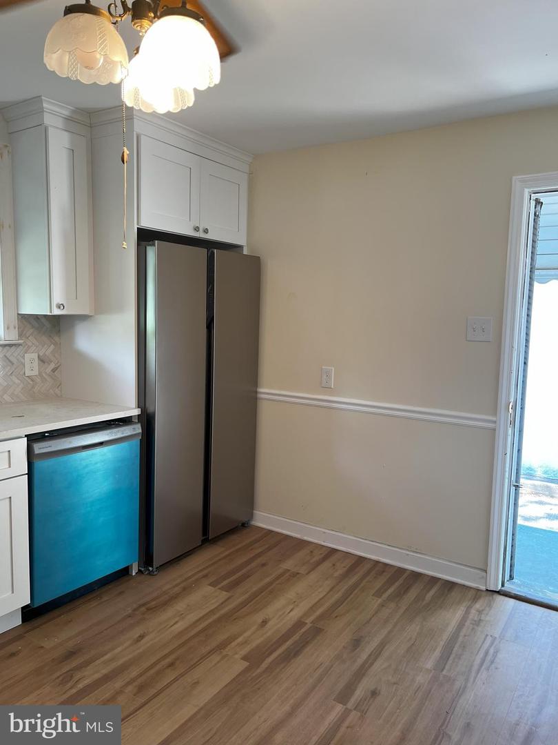 61 Leuckel Ave, Hampton, NJ 08619 photo