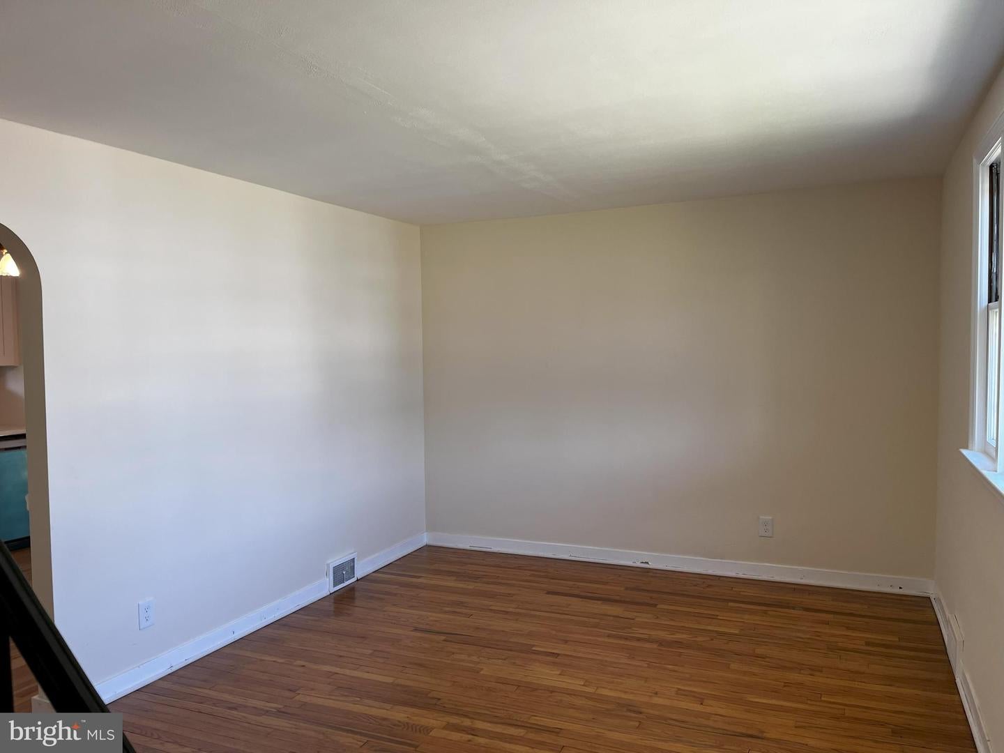 61 Leuckel Ave, Hampton, NJ 08619 photo