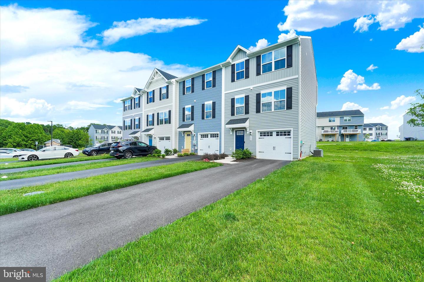 222 Hamilton Ln, Coatesville, PA 19320 photo