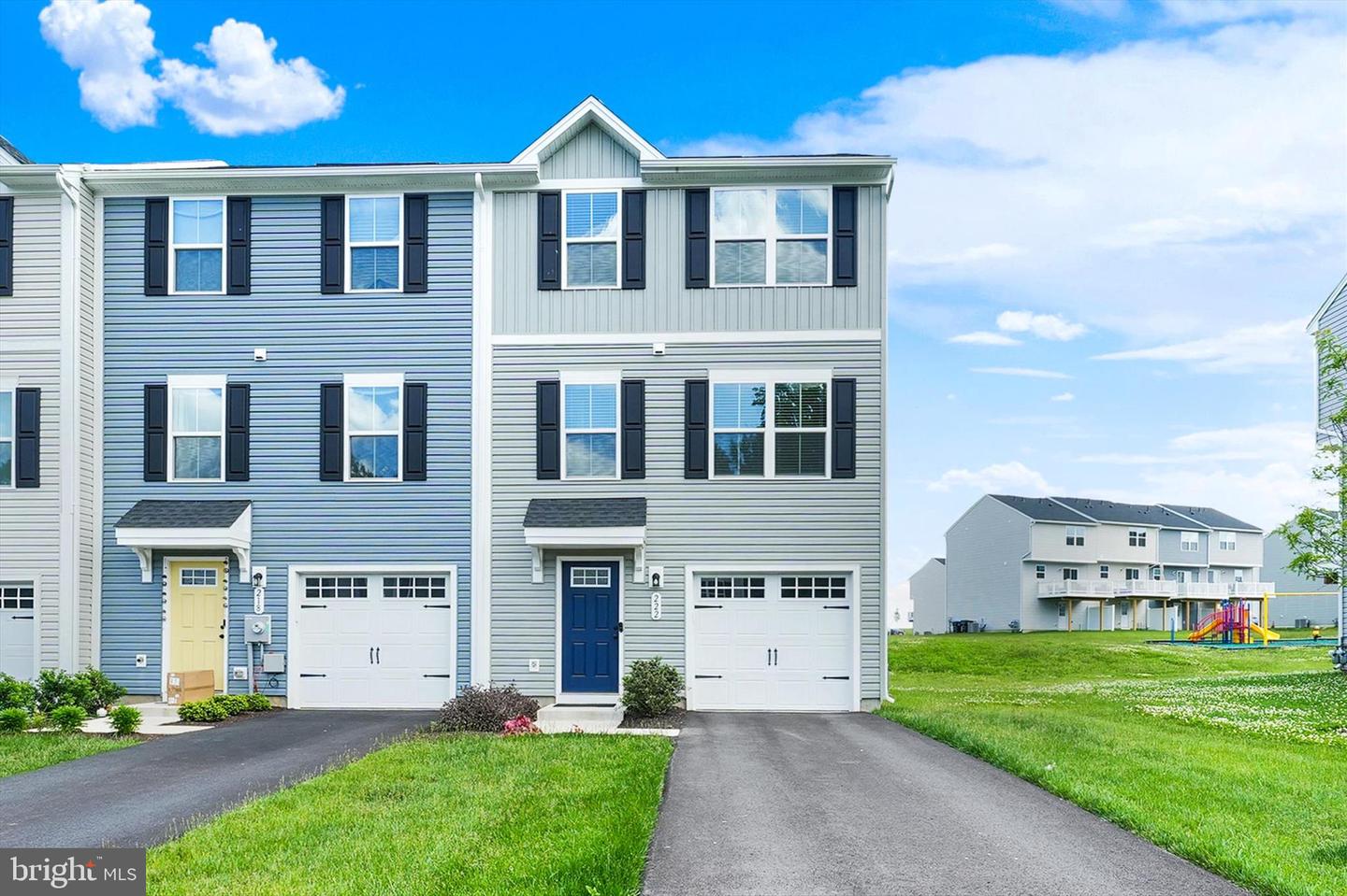 222 Hamilton Ln, Coatesville, PA 19320