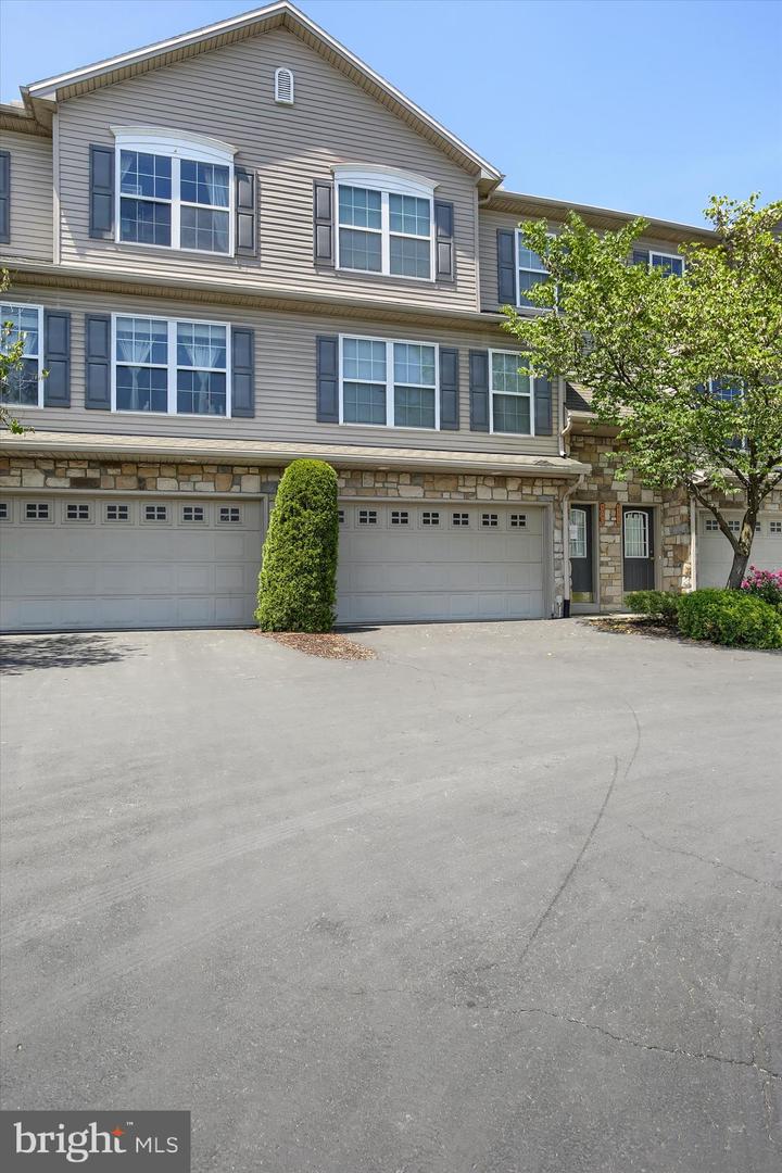 6347 Mercury Dr, Mechanicsburg, PA 17050 photo