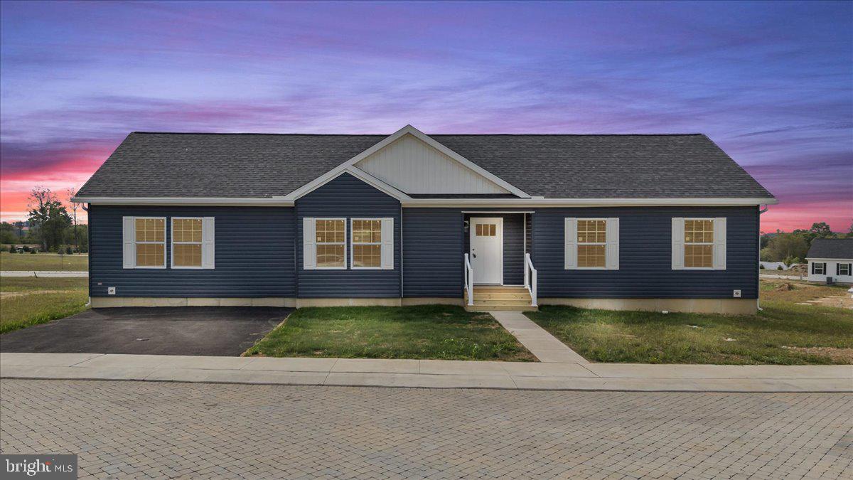 3983 Hastings Rd, Walnutport, PA 18088