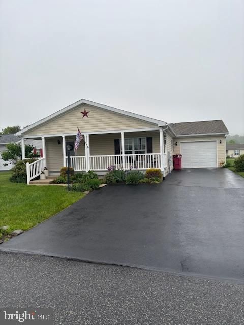 Single Family Residence in Bechtelsville PA 7 Mockingbird COURT.jpg