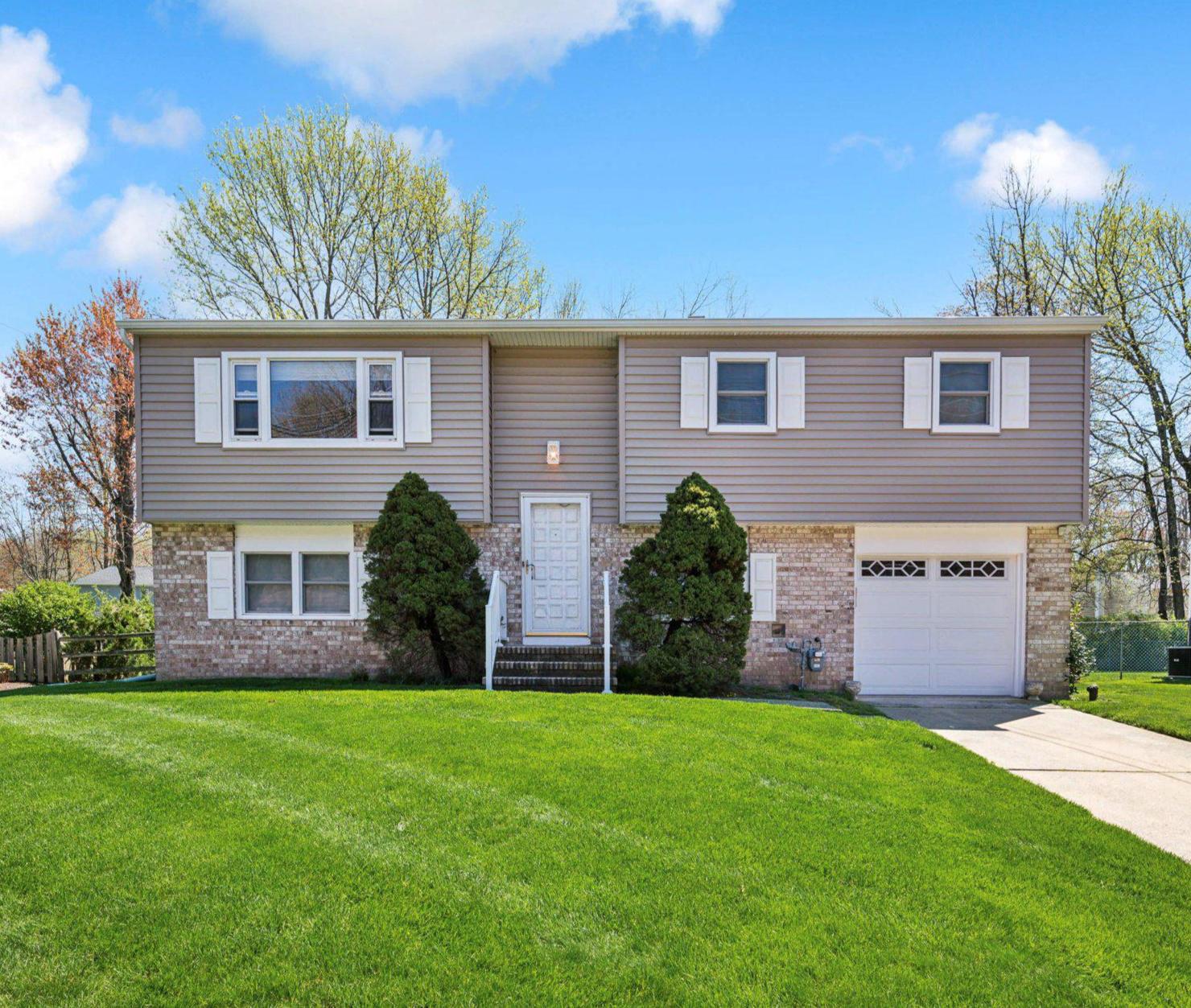 399 Green Ln, Ewan, NJ 08638