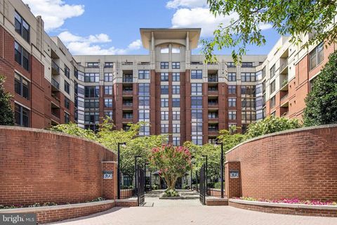 Condominium in Arlington VA 1021 Garfield STREET.jpg