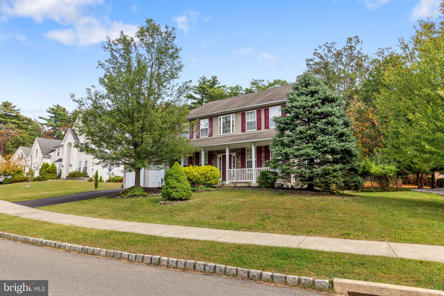 106 Daffodil Dr, East Stroudsburg, PA 18301