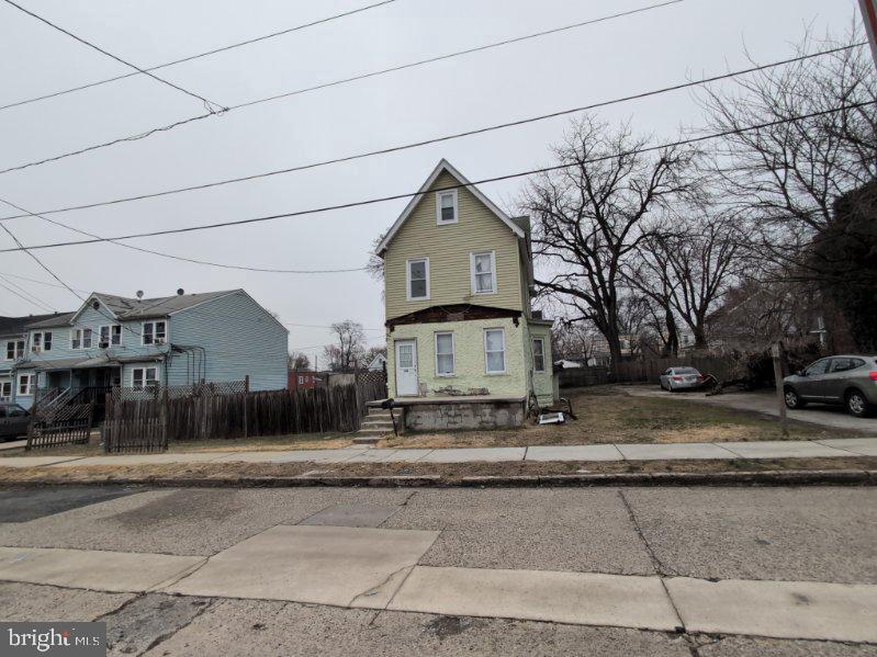 130 35th St, Camden, NJ 08105