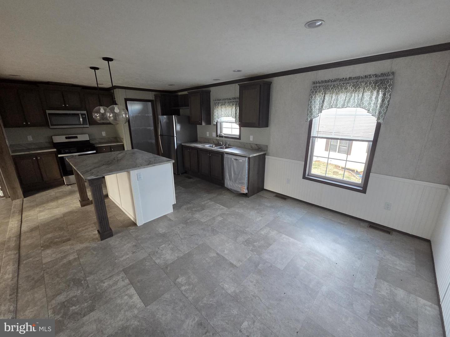 4 Woodedge Dr, Quakertown, PA 18951 photo