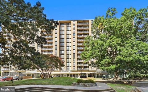Condominium in Arlington VA 4600 Four Mile Run DRIVE.jpg