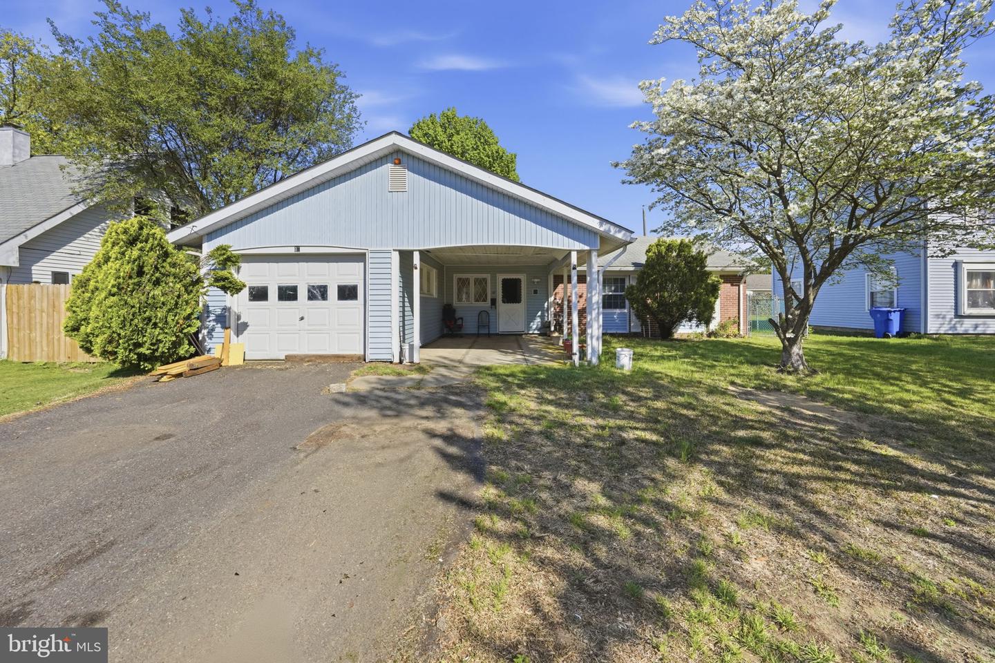 37 Brierdale Ln, Willingborough, NJ 08046