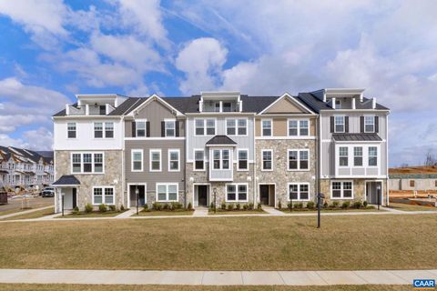 Townhouse in Charlottesville VA 61 Hilah Ln.jpg