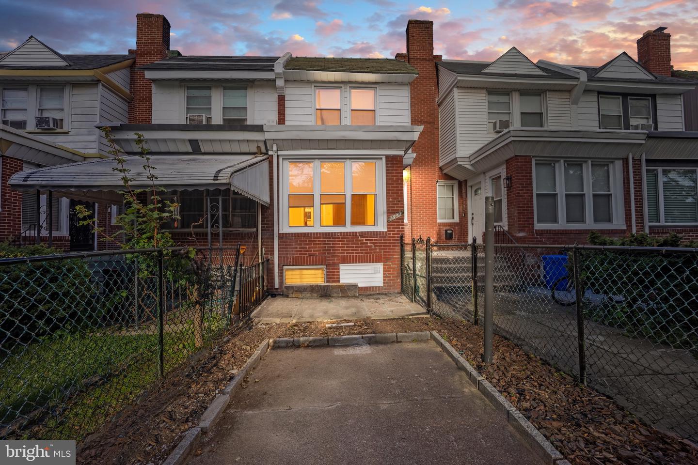 7337 Walnut Ln, Philadelphia, PA 19138