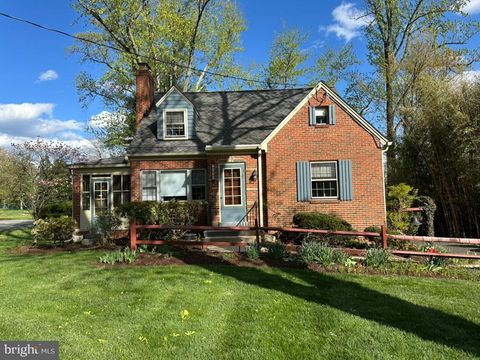 Single Family Residence in Gaithersburg MD 7032 Warfield ROAD.jpg