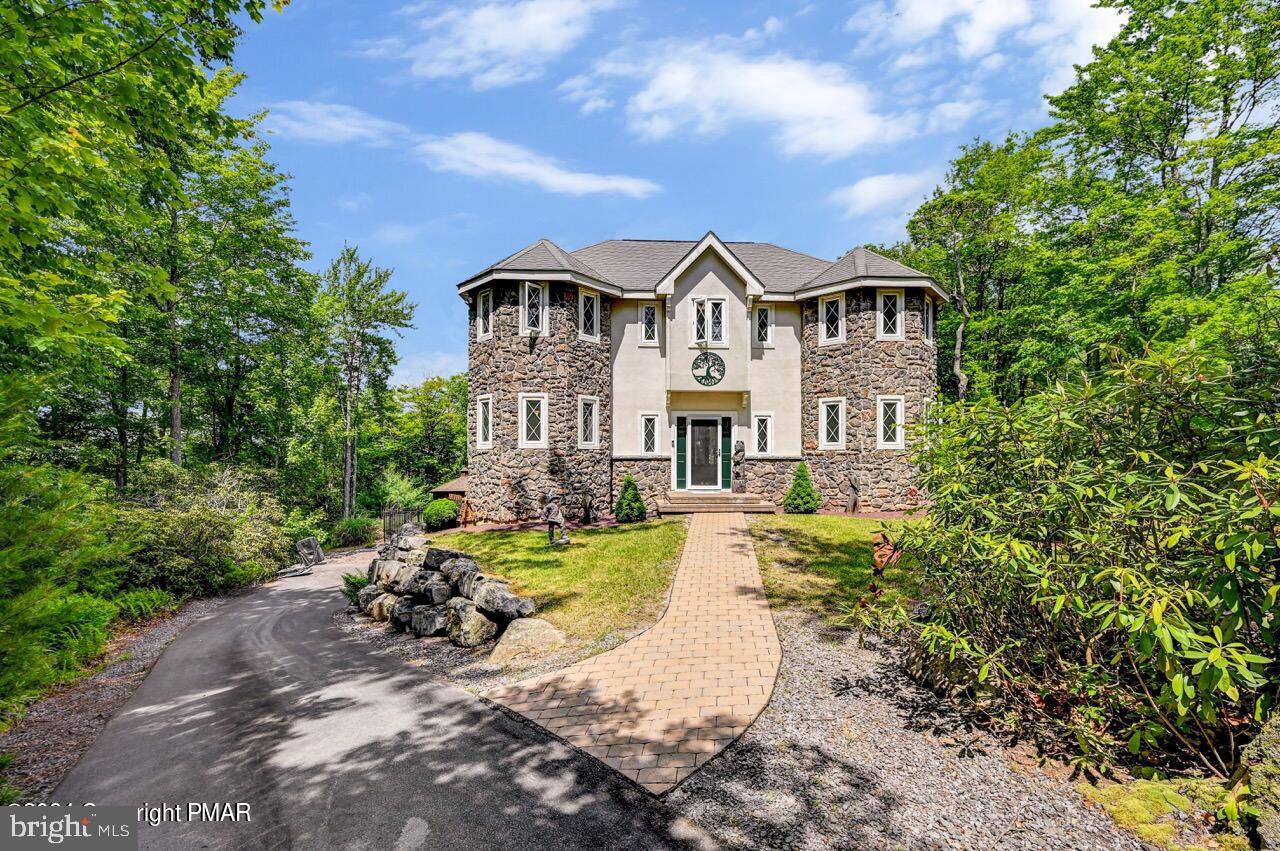 278 Wolf Hollow Rd, Lake Harmony, PA 18624