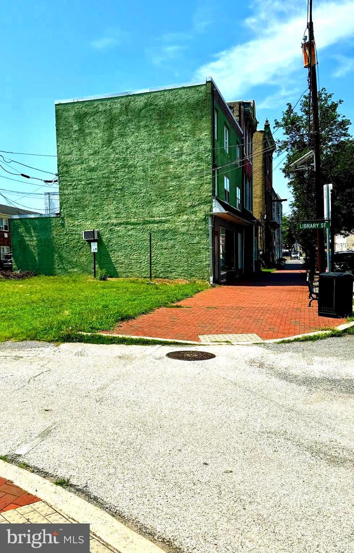 20 22 E Broad St, Burlington, NJ 08016 photo