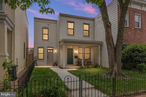 Single Family Residence in Washington DC 1007 I STREET.jpg
