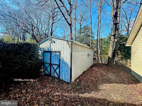 Single Family Residence in Tappahannock VA 1234 Old Creek Lake DRIVE 22.jpg