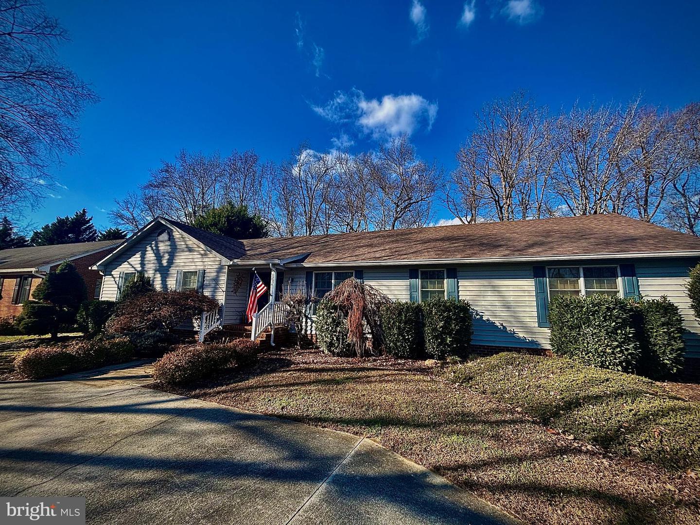 Single Family Residence in Tappahannock VA 1234 Old Creek Lake DRIVE 3.jpg