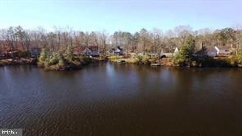 Single Family Residence in Tappahannock VA 1234 Old Creek Lake DRIVE 23.jpg