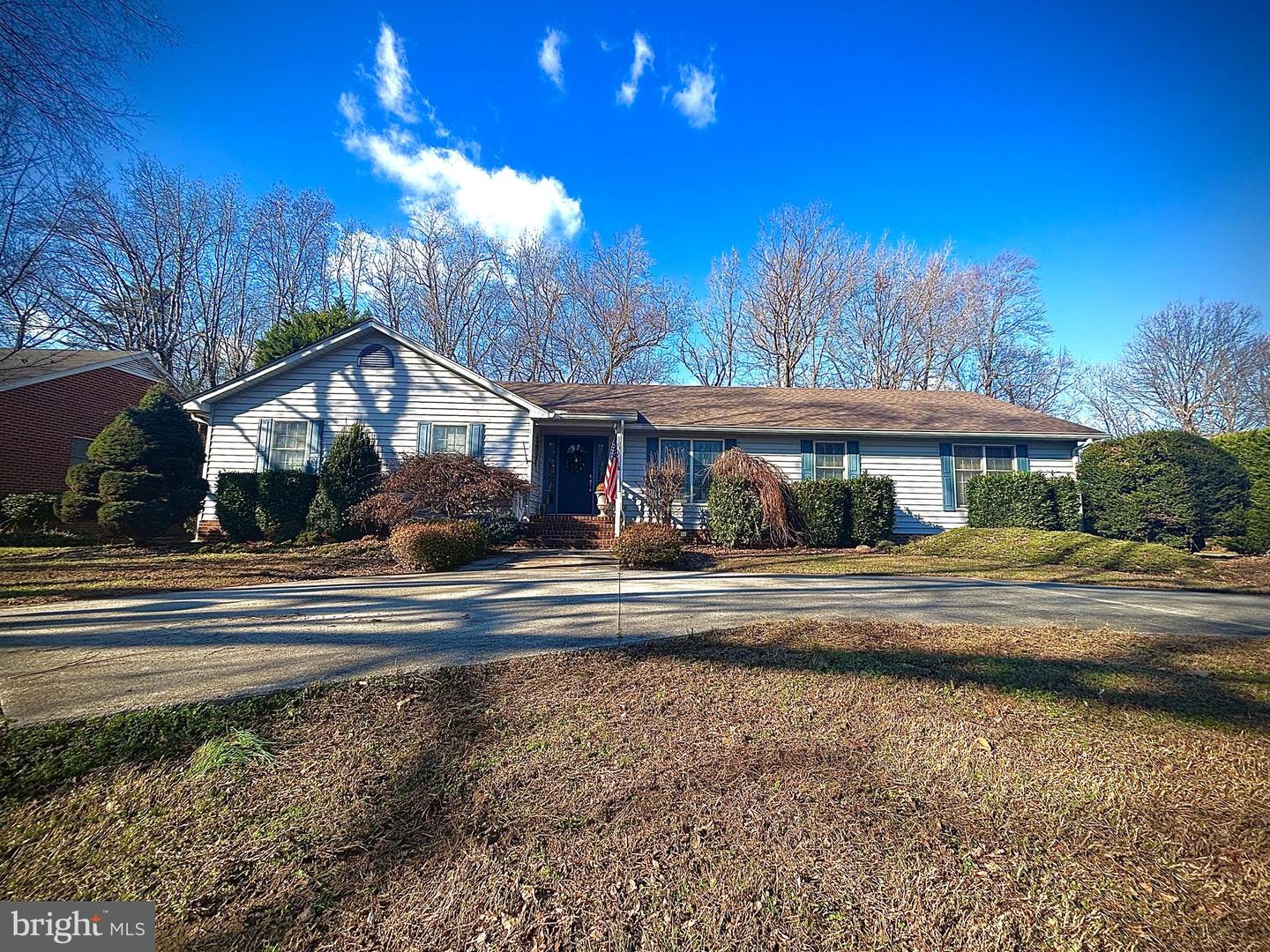 Single Family Residence in Tappahannock VA 1234 Old Creek Lake DRIVE 0.jpg
