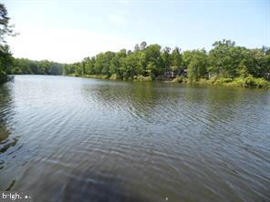 Single Family Residence in Tappahannock VA 1234 Old Creek Lake DRIVE 24.jpg