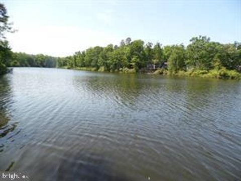 Single Family Residence in Tappahannock VA 1234 Old Creek Lake DRIVE 24.jpg