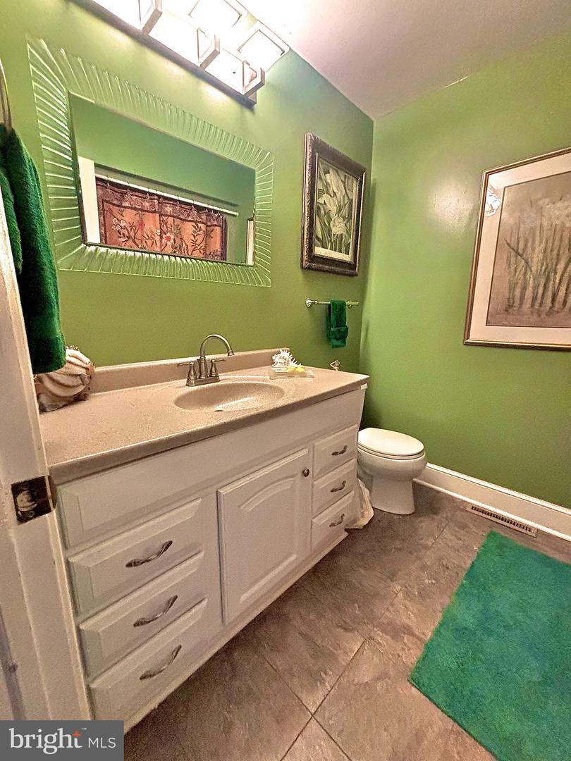 Single Family Residence in Tappahannock VA 1234 Old Creek Lake DRIVE 11.jpg