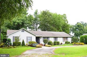 Single Family Residence in Tappahannock VA 1234 Old Creek Lake DRIVE 1.jpg