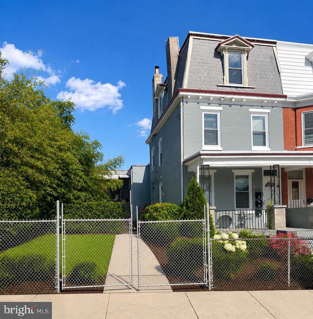 229 31 65th St, Philadelphia, PA 19139